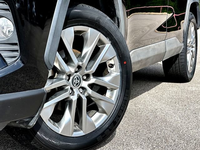 Used 2021 Toyota RAV4 XLE Premium FWD image 2