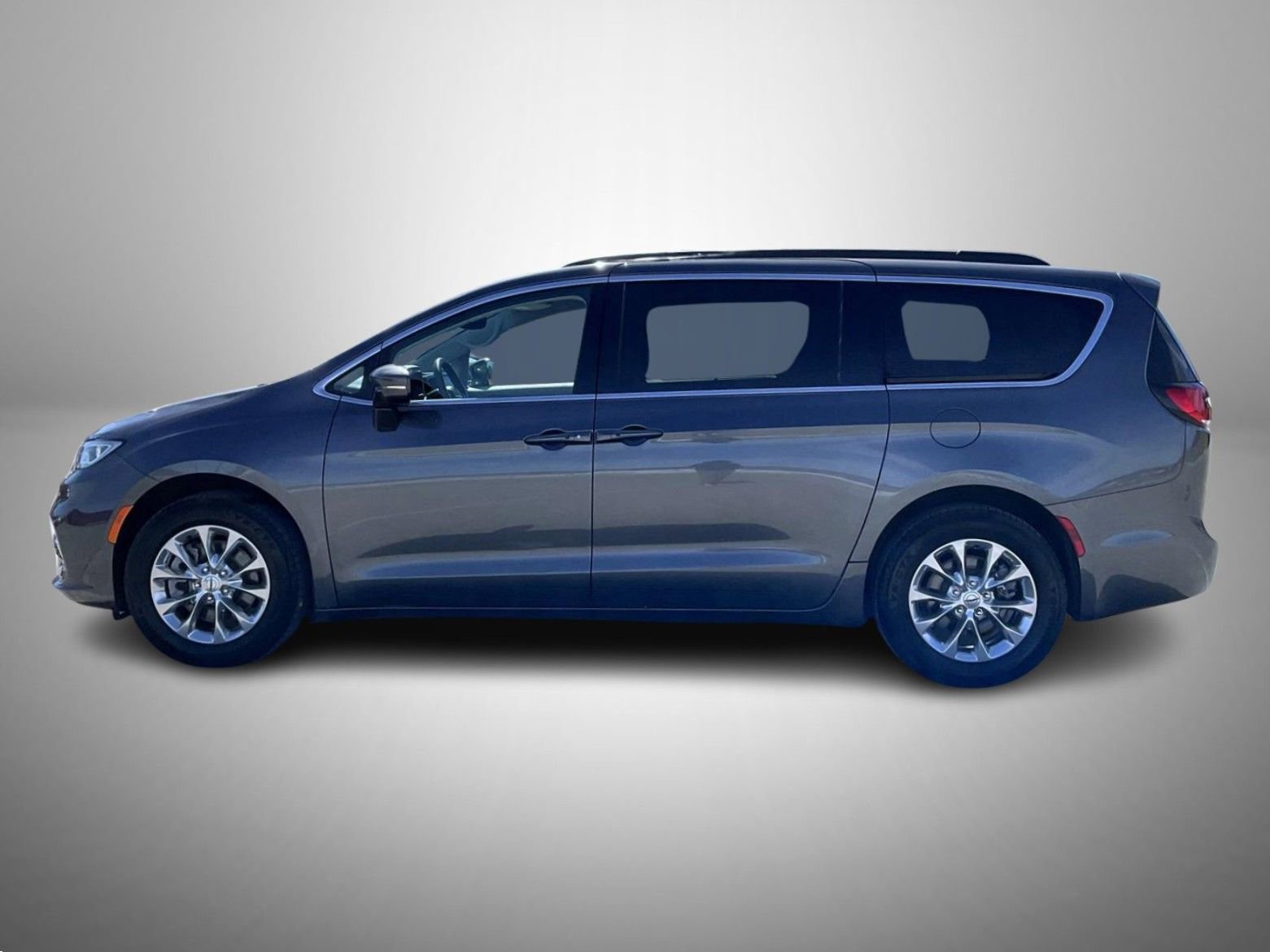 Used 2022 Chrysler Pacifica Touring-L image 8