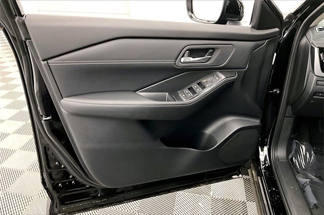 New 2025 Nissan Rogue SL image 30