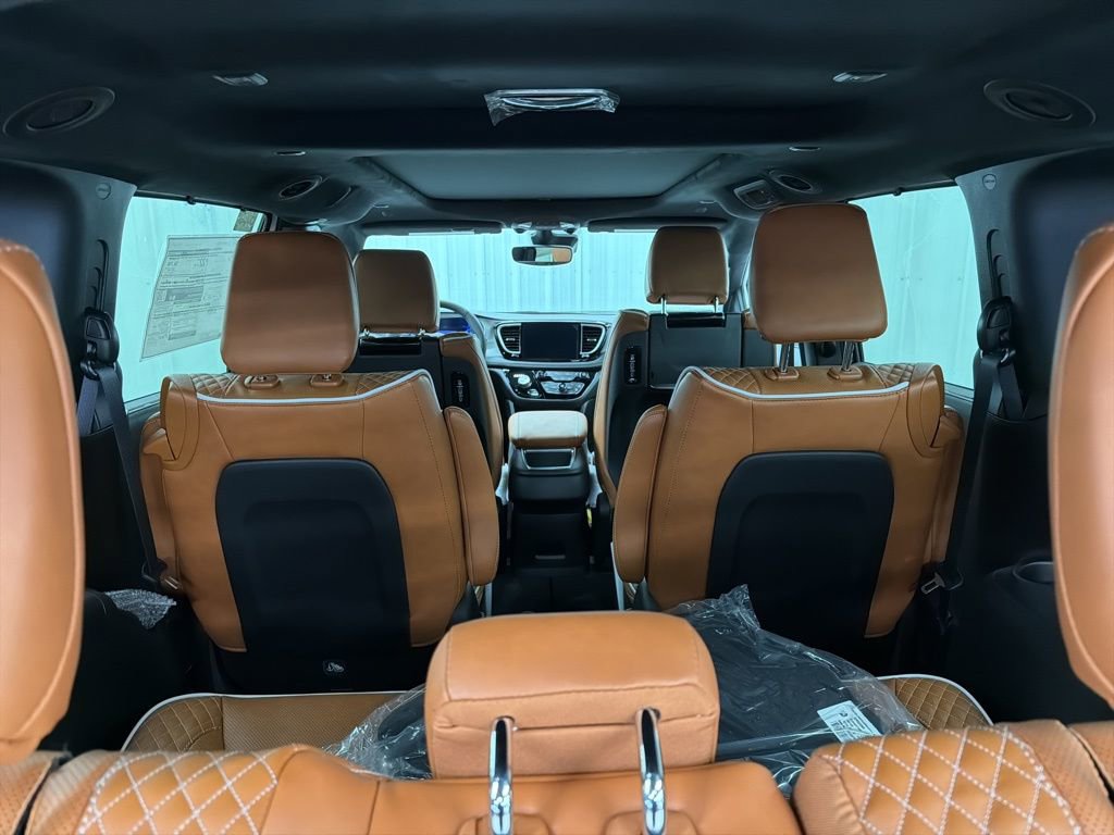 New 2026 Chrysler Pacifica Pinnacle image 9