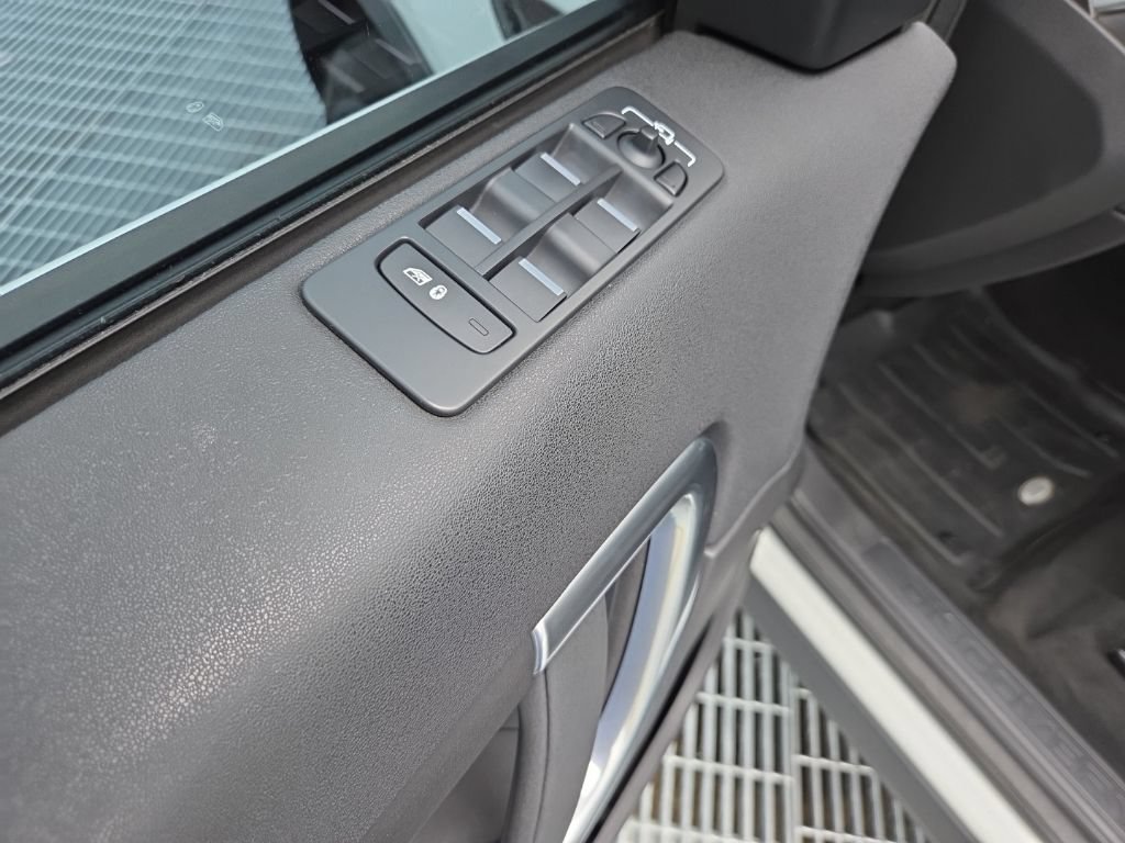 Used 2015 Land Rover Discovery Sport SE AWD/4WD image 9