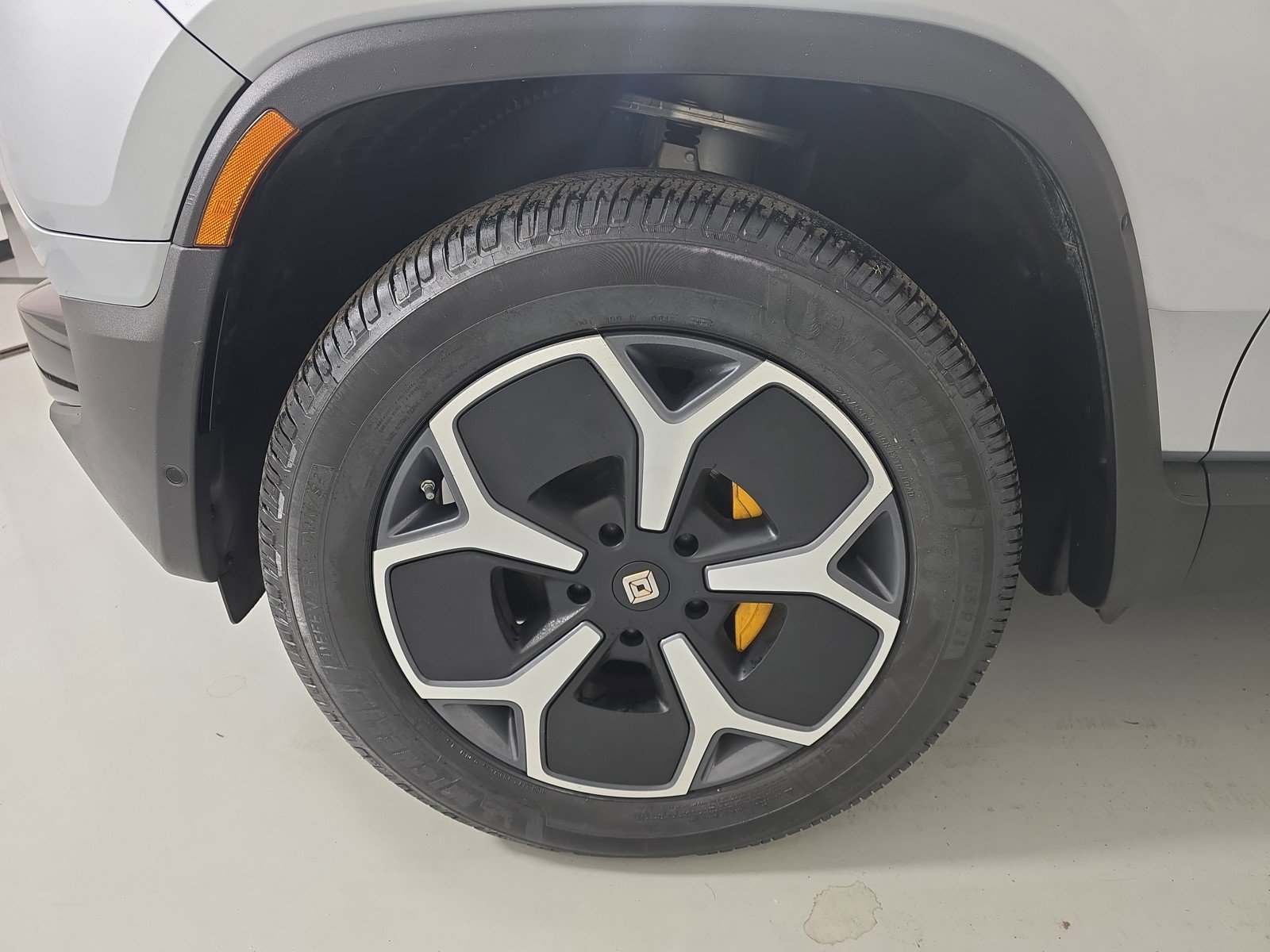 Used 2023 Rivian R1S Launch Edition image 9
