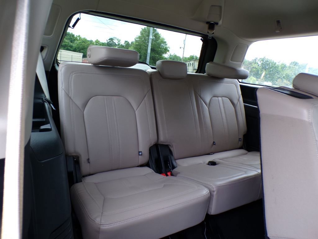 Used 2024 Ford Expedition Limited AWD/4WD image 11