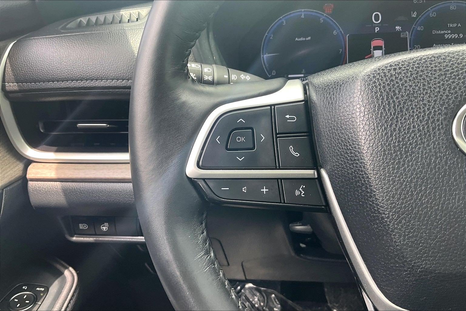Used 2024 Toyota Grand Highlander AWD image 23