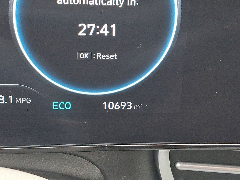 Certified 2024 Hyundai Elantra Blue FWD image 13