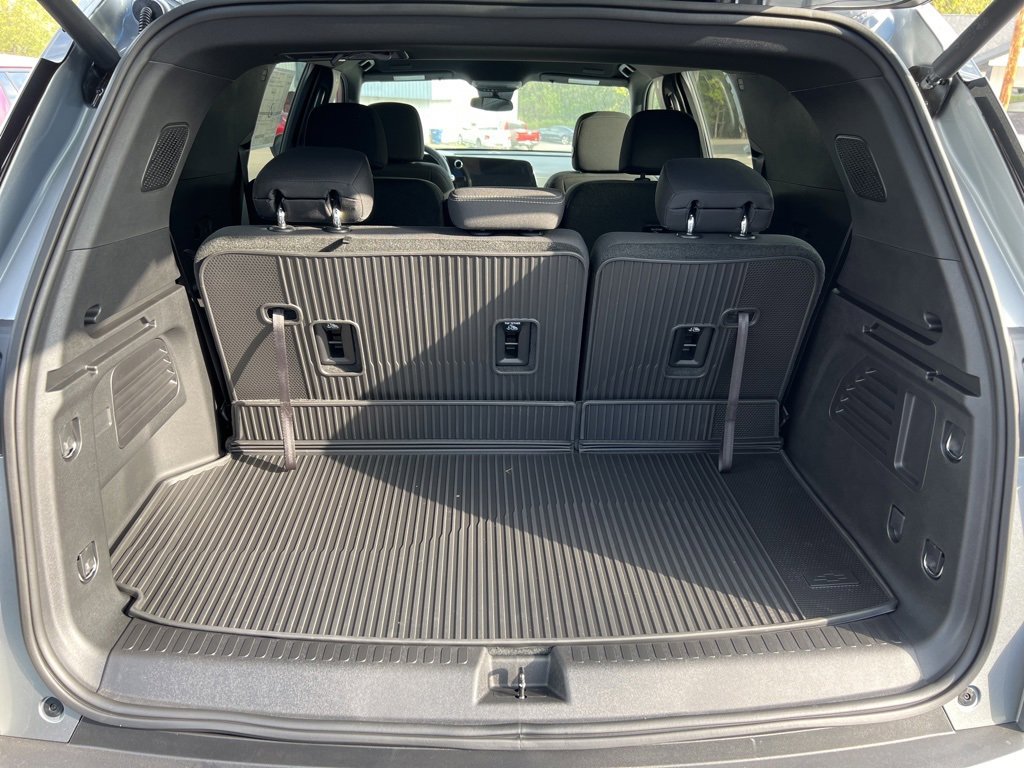 New 2026 Chevrolet Traverse LT w/ LPO, Floor Liner Package image 11