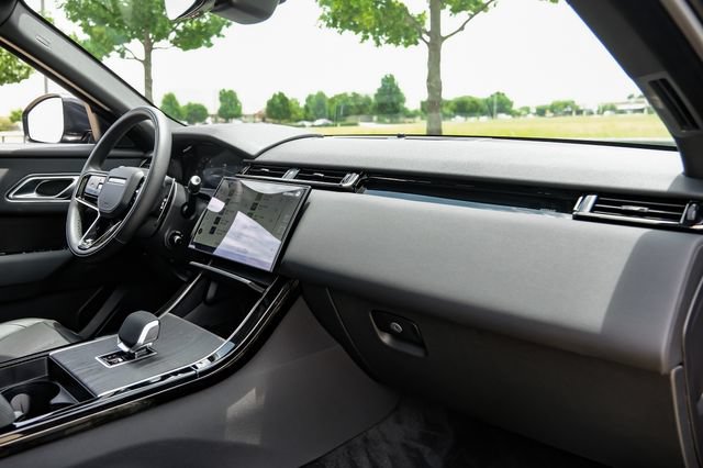Used 2025 Land Rover Range Rover Velar Dynamic SE AWD/4WD image 16