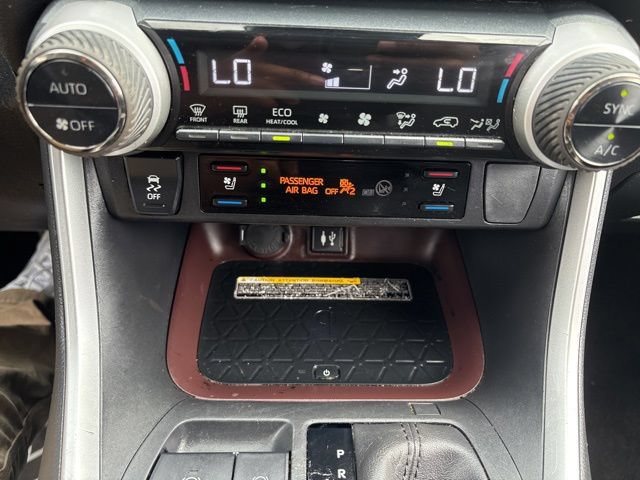 Used 2019 Toyota RAV4 Limited w/ Advanced Technology Package AWD/4WD image 18