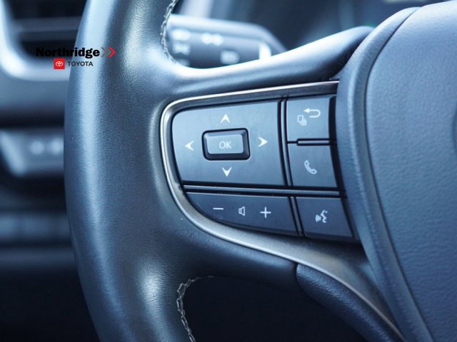 Used 2022 Lexus UX 200 w/ Premium Package FWD image 22
