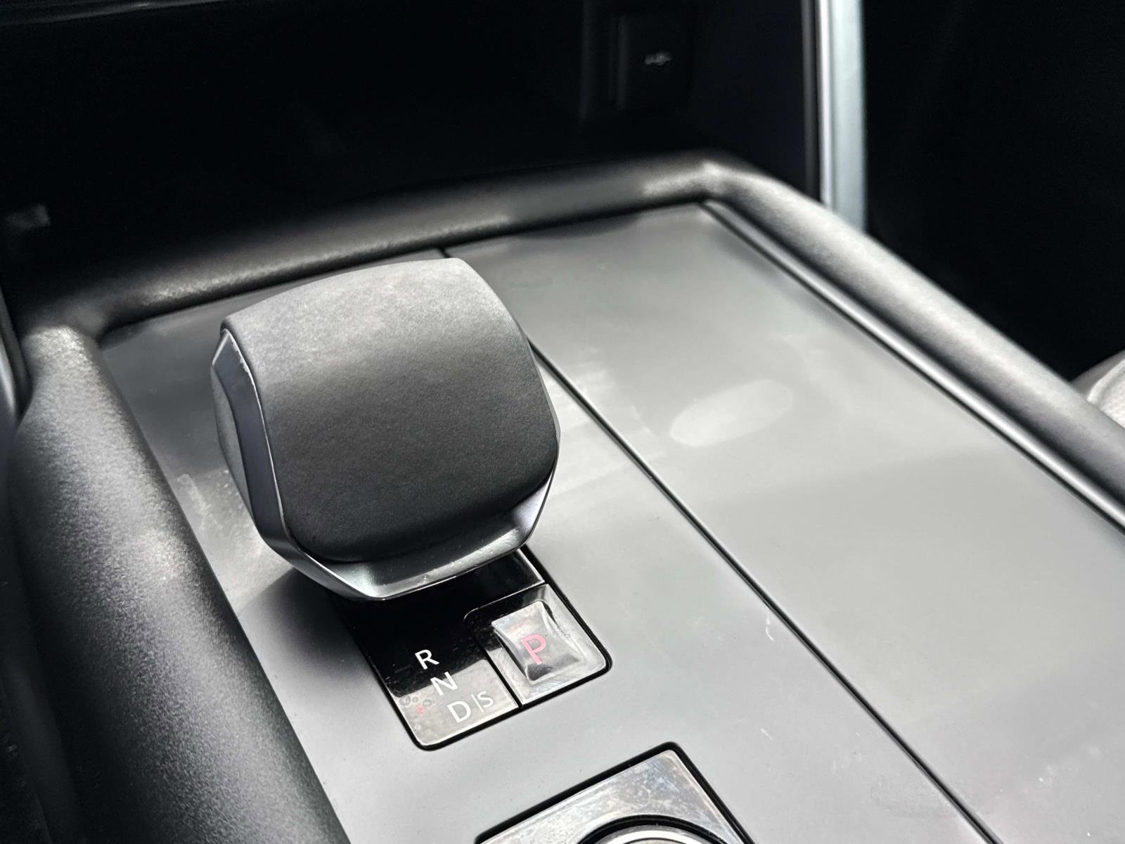 Used 2023 Land Rover Discovery HSE R-Dynamic AWD/4WD image 31