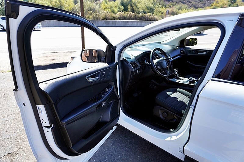 Used 2018 Ford Edge SE image 34