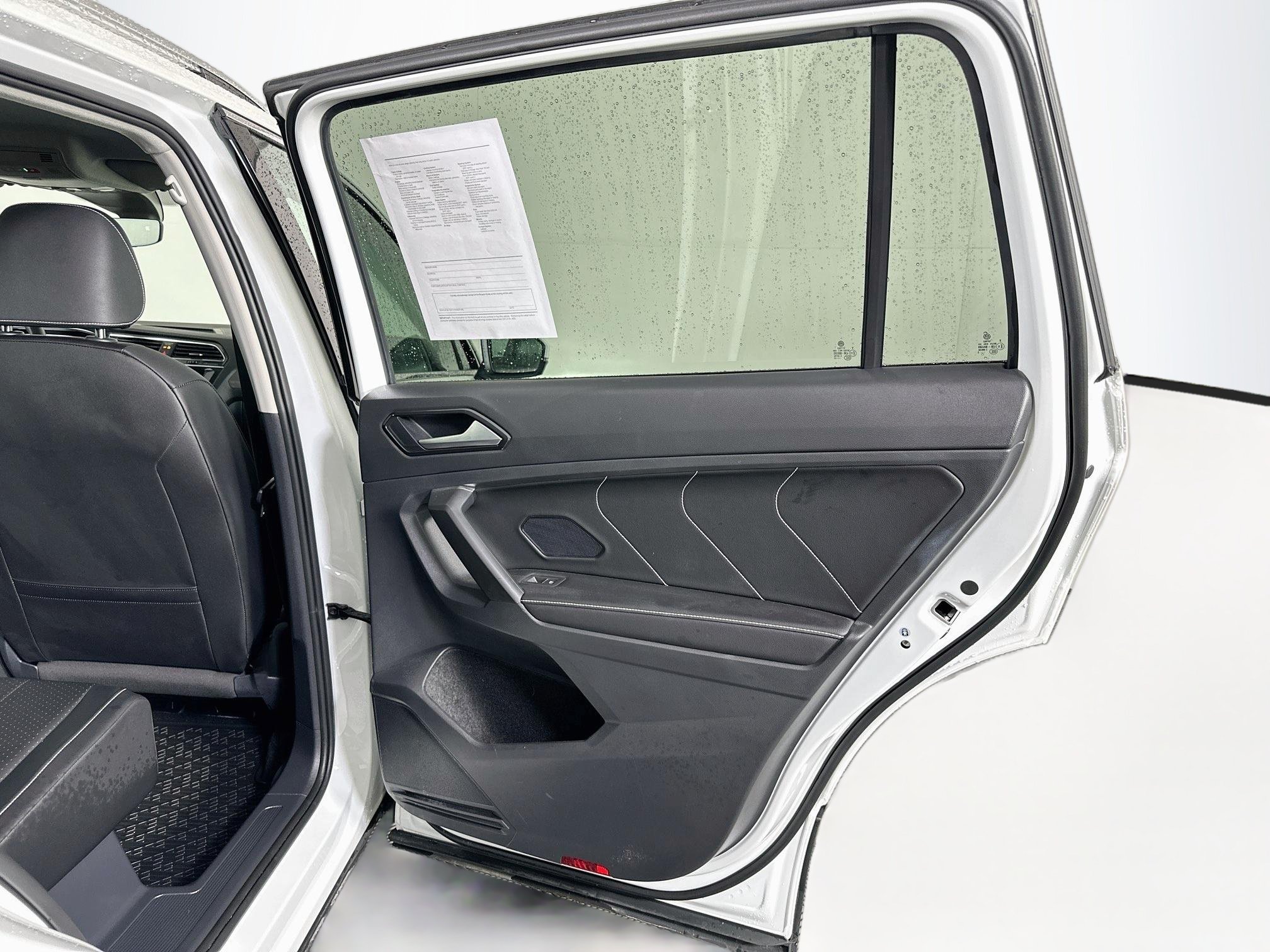 Used 2023 Volkswagen Tiguan SE FWD image 31