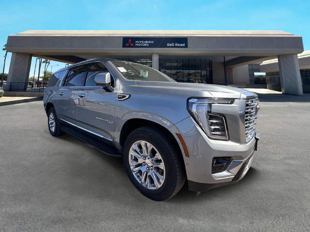 Used 2025 GMC Yukon XL Denali AWD/4WD image 4