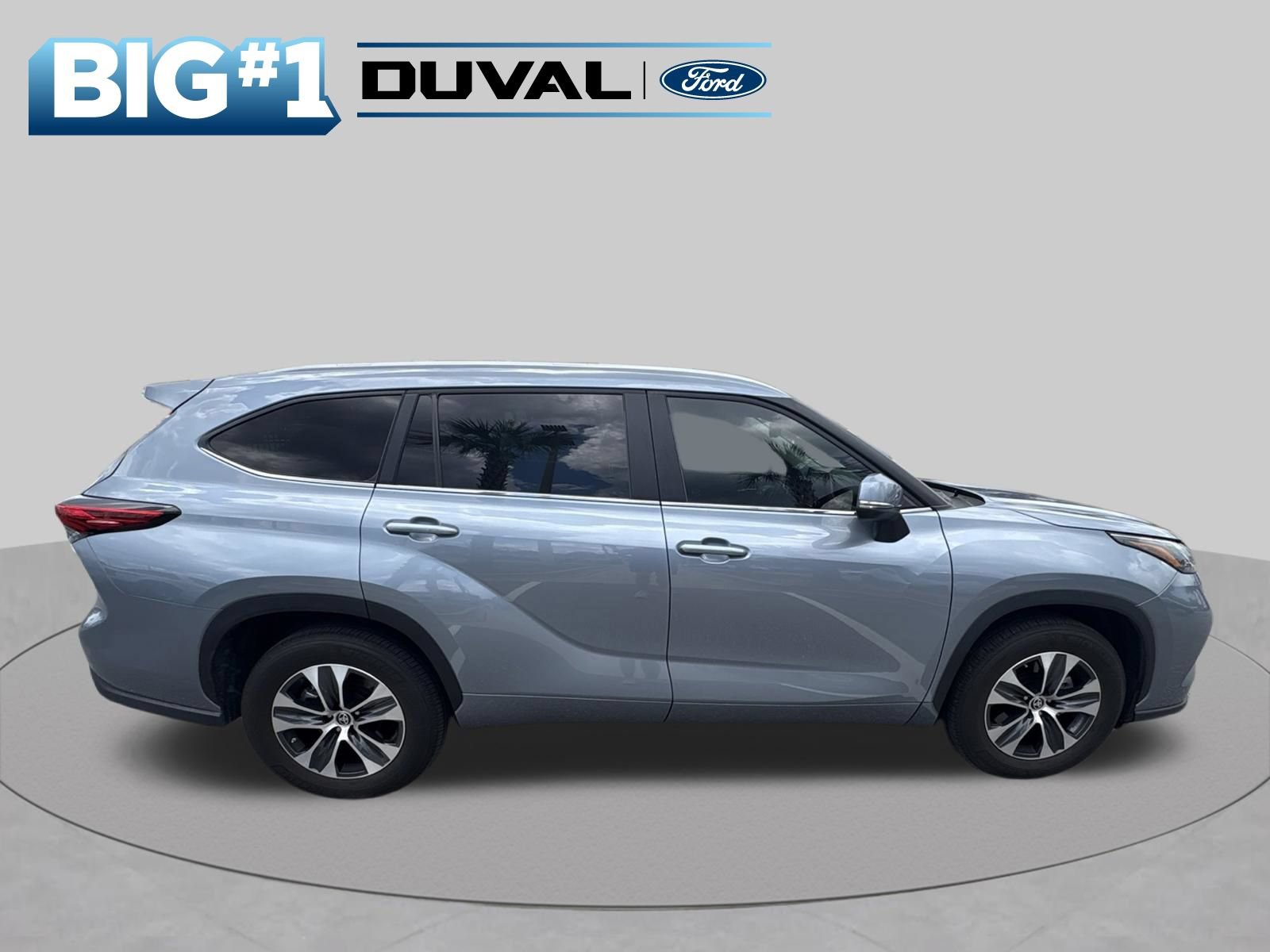 Used 2023 Toyota Highlander XLE FWD image 4