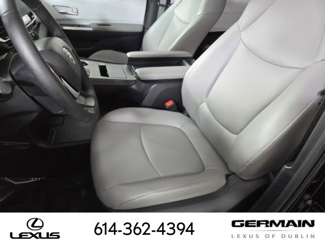 Used 2025 Toyota Sienna XLE image 20