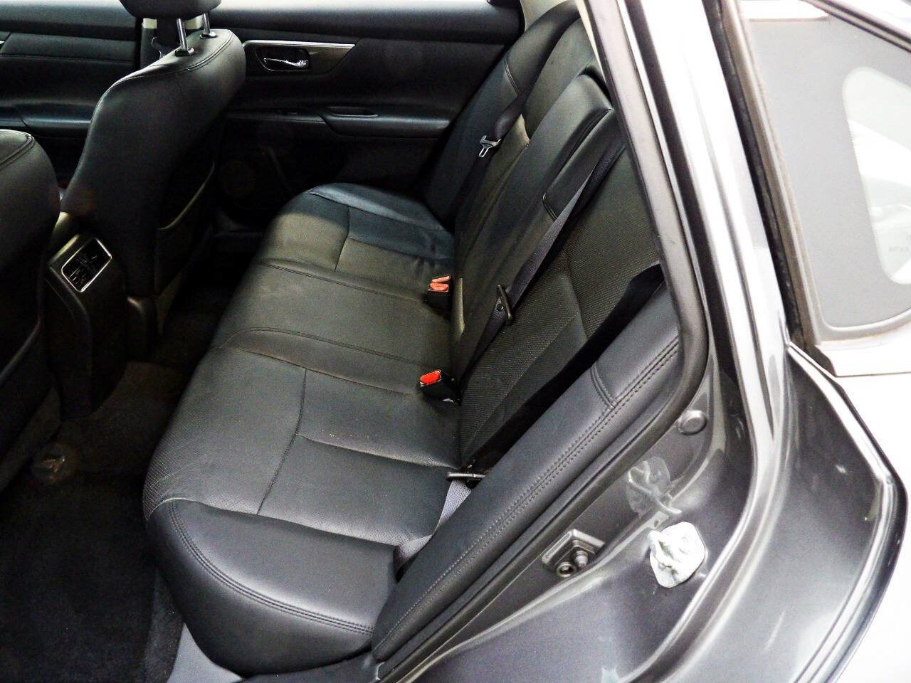 Used 2015 Nissan Altima 2.5 SL w/ Moonroof Package FWD image 10