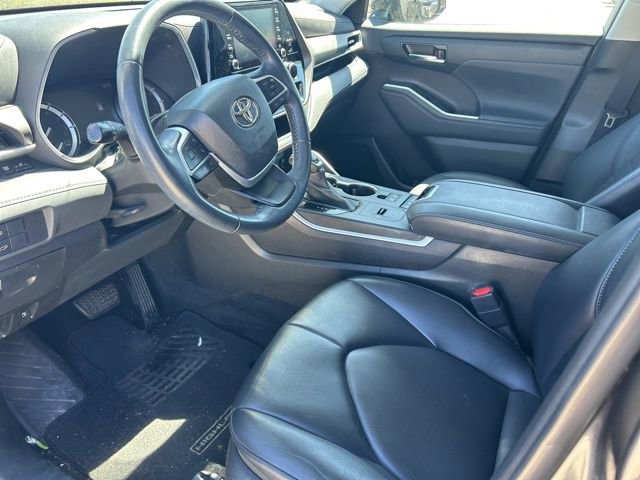 Used 2022 Toyota Highlander XLE image 27