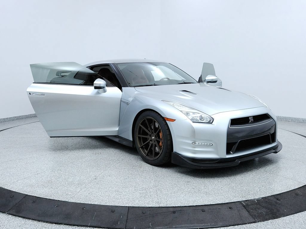 Used 2015 Nissan GT-R Premium AWD/4WD image 12