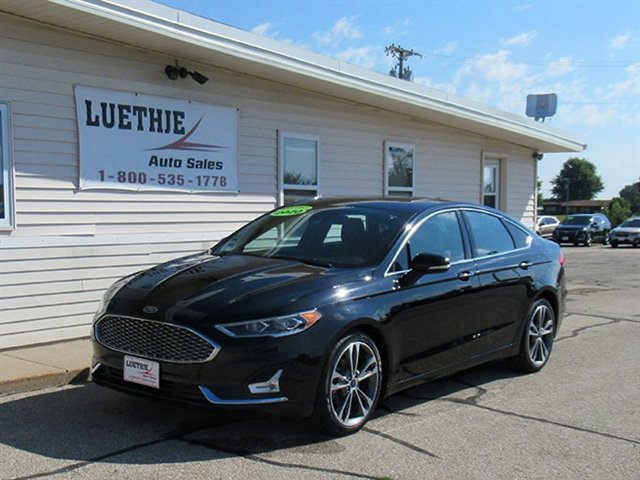 Used 2020 Ford Fusion Titanium image 2