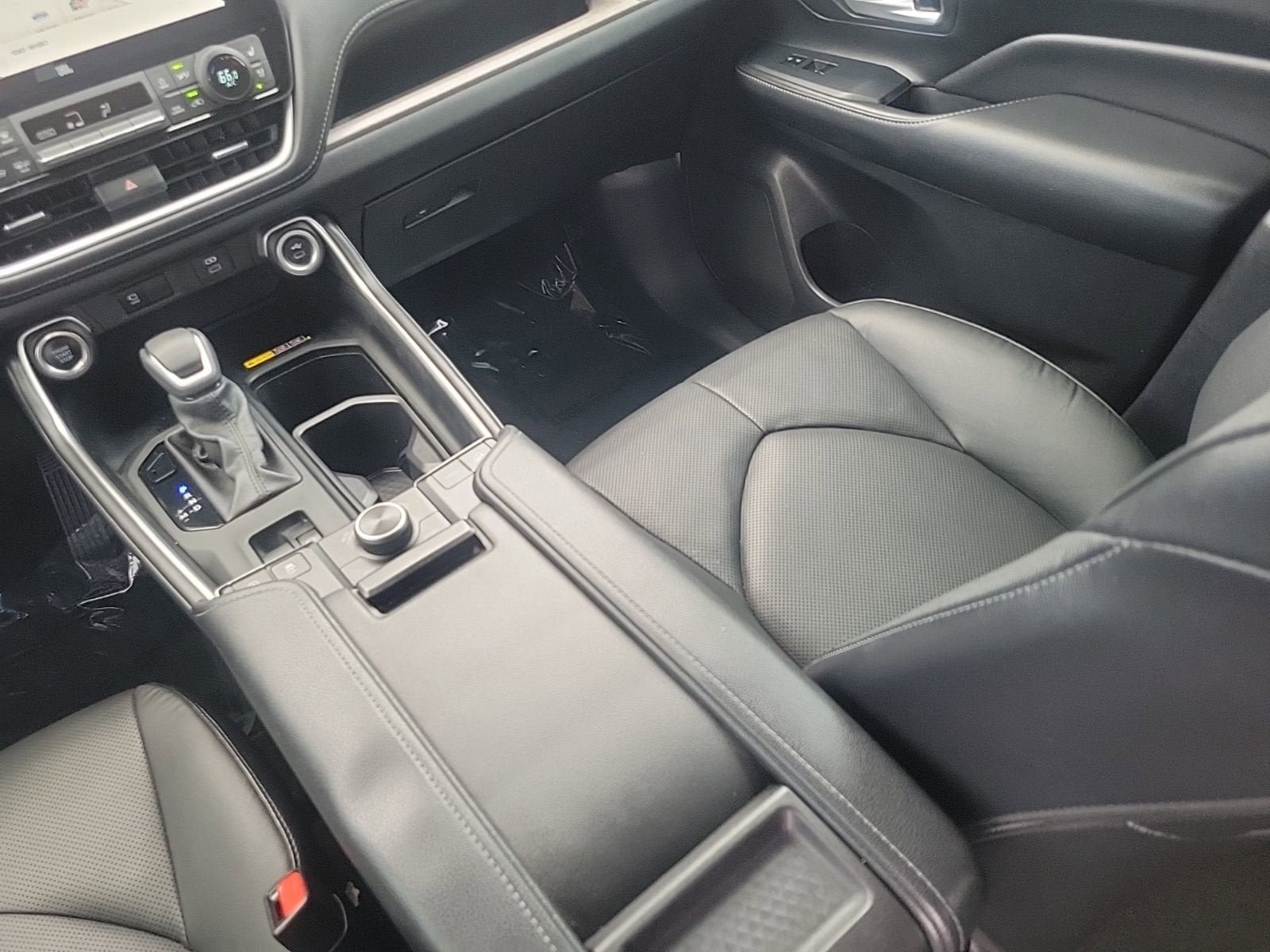Used 2024 Toyota Grand Highlander AWD image 19
