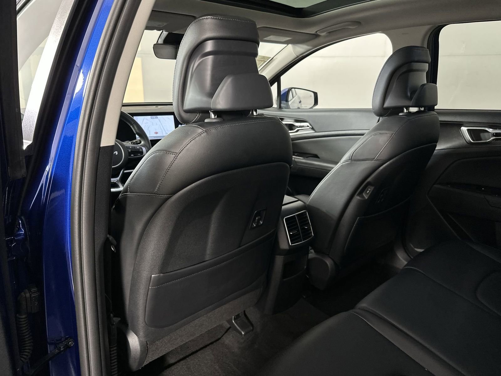 Used 2025 Kia Sportage EX w/ Premium Package image 28