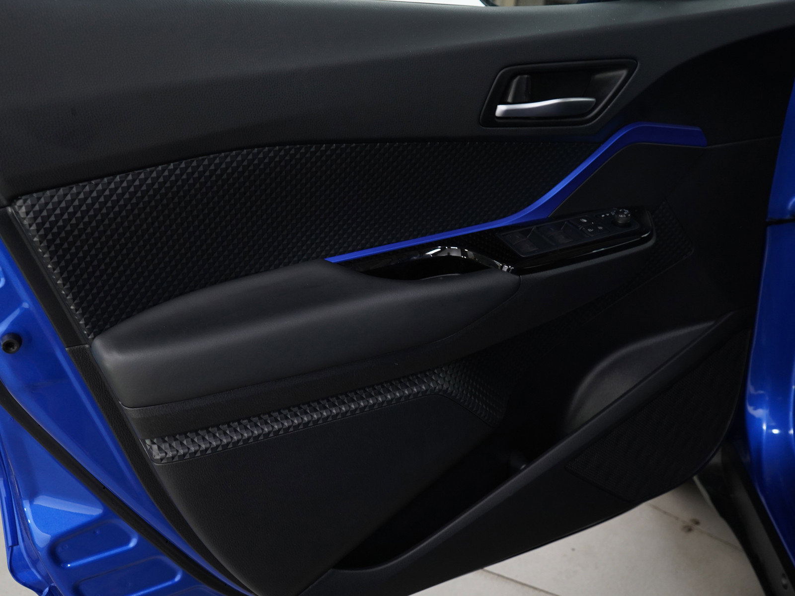 Used 2021 Toyota C-HR XLE image 17