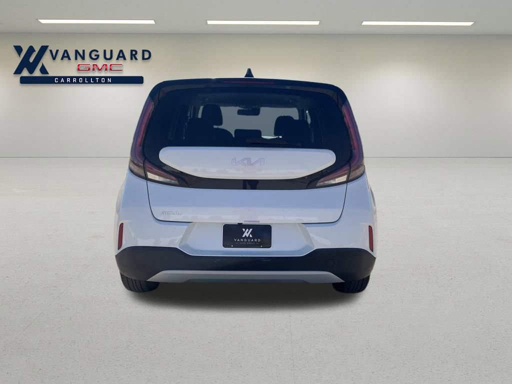 Used 2023 Kia Soul LX image 4