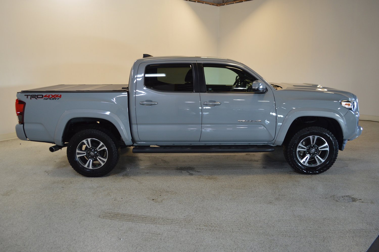 Used 2019 Toyota Tacoma TRD Sport image 2