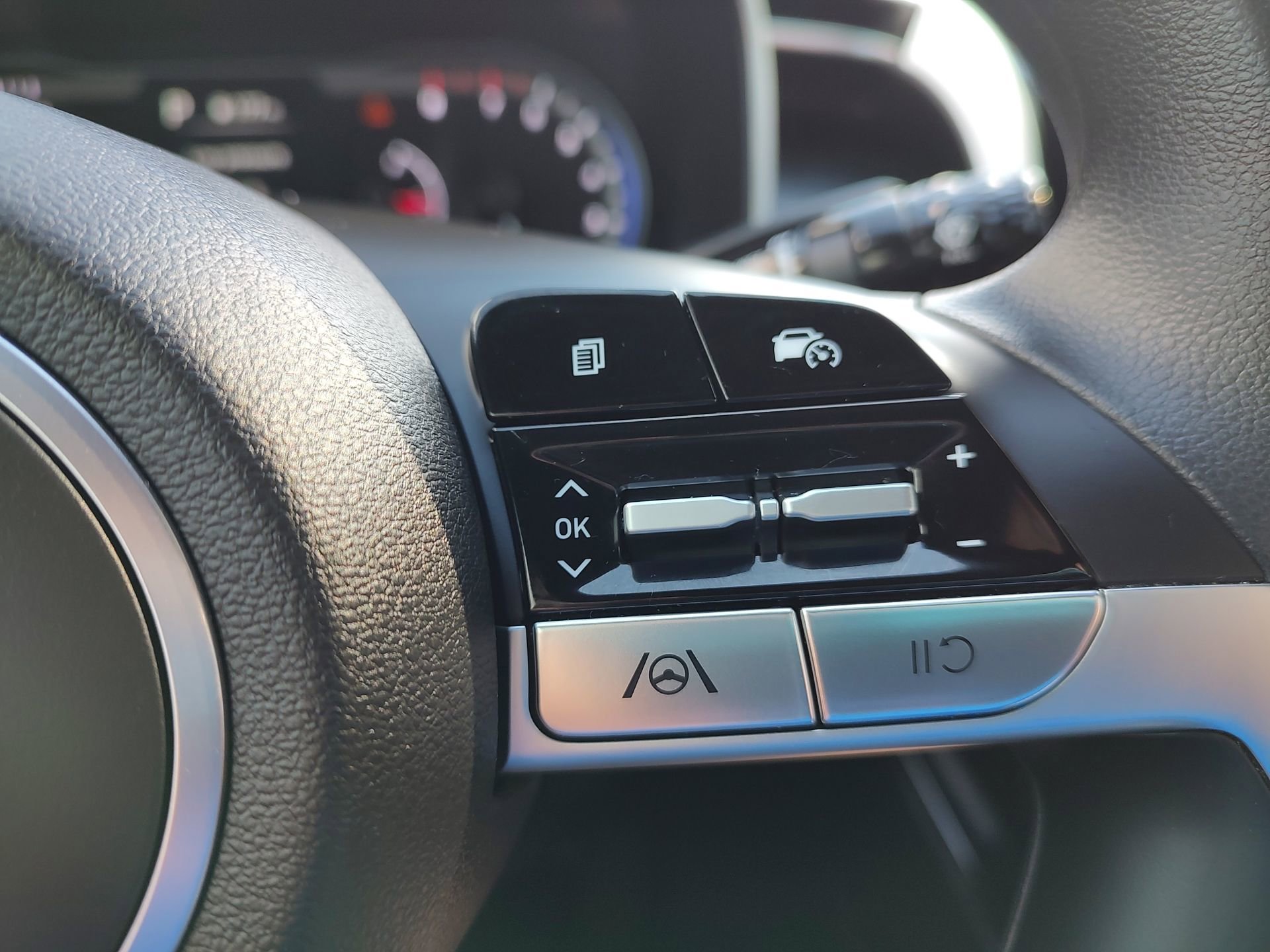 Used 2024 Hyundai Santa Cruz SEL image 8