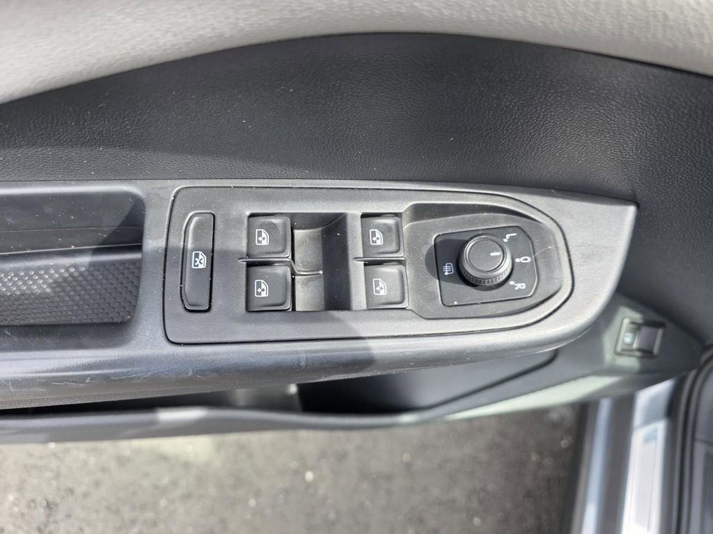 Used 2022 Volkswagen Taos SE w/ Panoramic Sunroof Package image 12