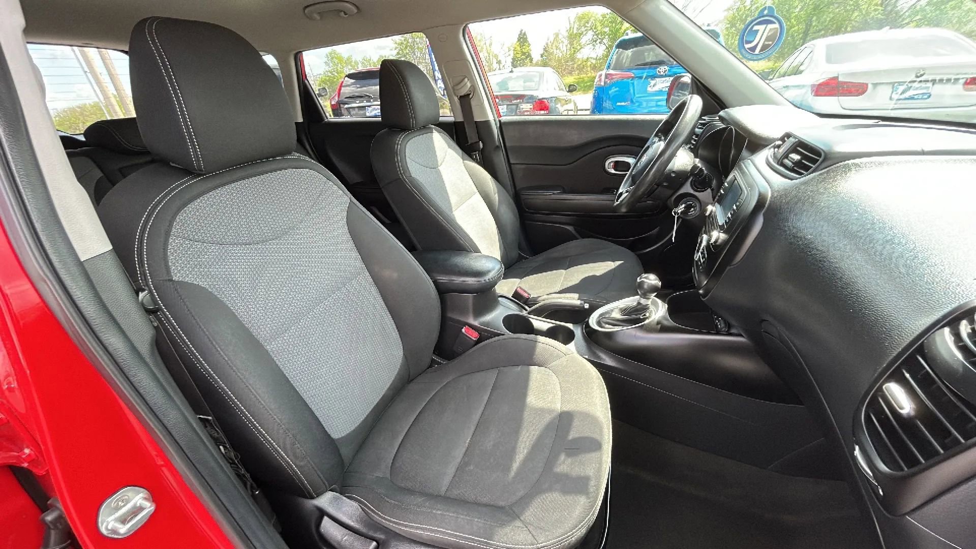 Used 2017 Kia Soul + FWD image 32