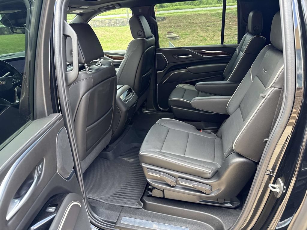 Used 2024 Cadillac Escalade ESV Premium Luxury AWD/4WD image 10