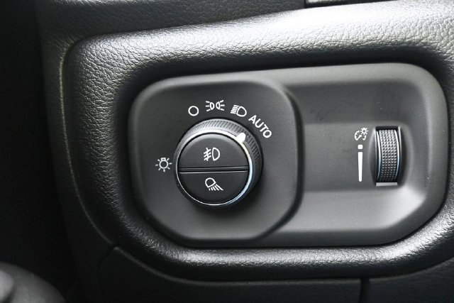 New 2026 RAM 1500 Express AWD/4WD image 18