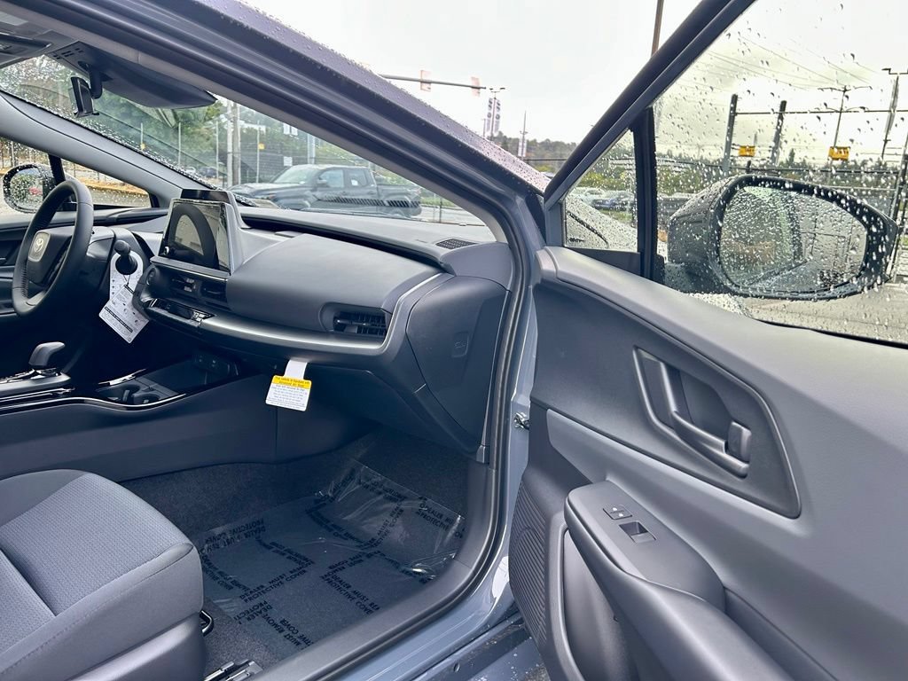 New 2027 Toyota Prius LE FWD image 15