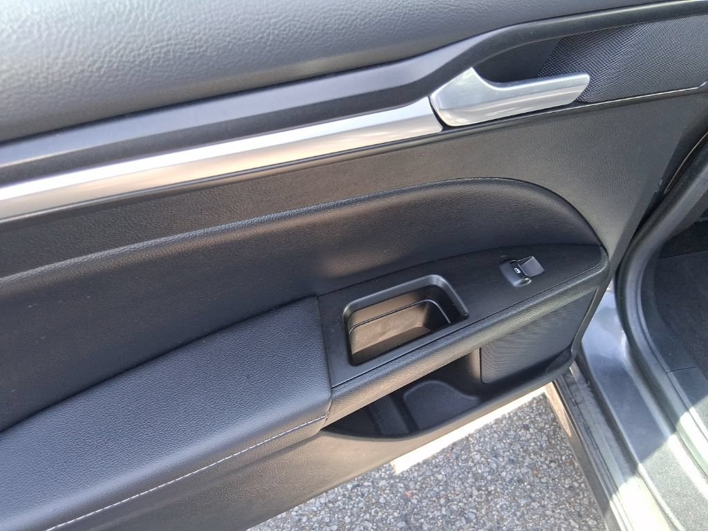 Used 2017 Ford Fusion Titanium FWD image 16