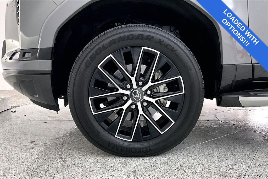 Used 2025 Lexus GX 550 image 11