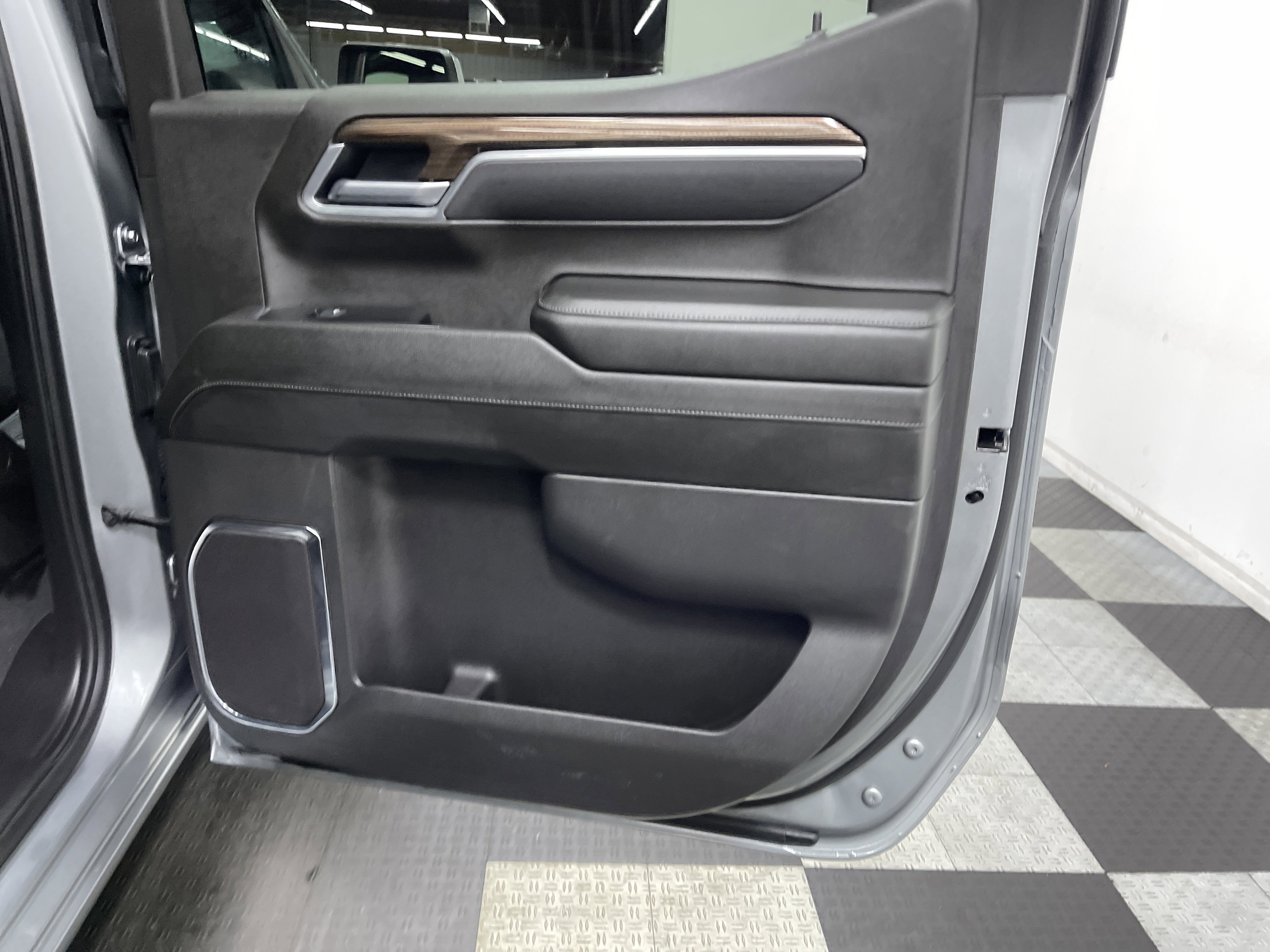 Used 2025 Chevrolet Silverado 1500 LT image 18