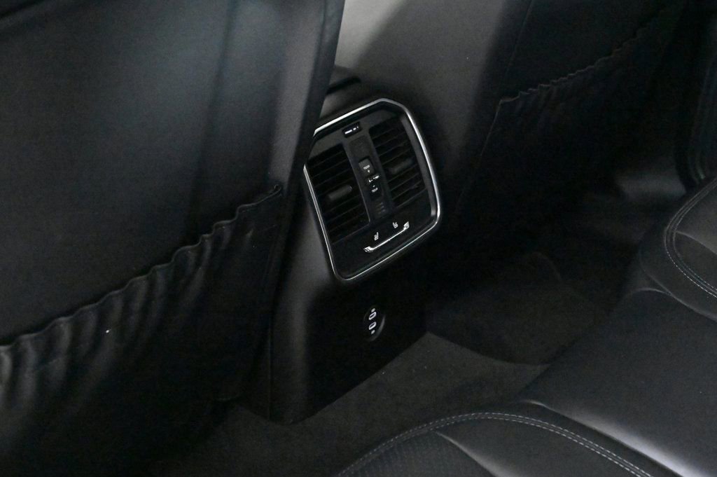 Certified 2022 Porsche Macan S image 21