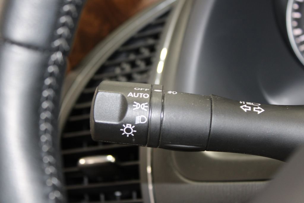 Used 2024 Nissan Armada SL w/ Captain's Chairs Package image 47