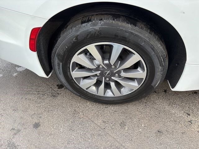 Used 2022 Chrysler Pacifica Touring-L w/ Uconnect Theater Family Group image 46