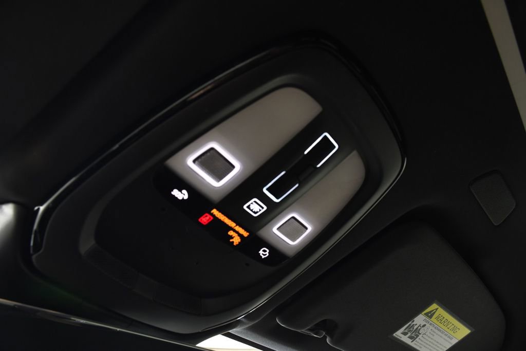 Used 2023 Volvo XC60 T8 Plus image 34