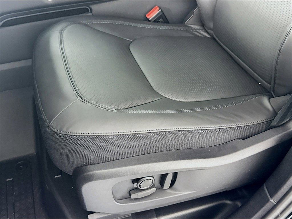 New 2025 Land Rover Defender 110 V8 image 19