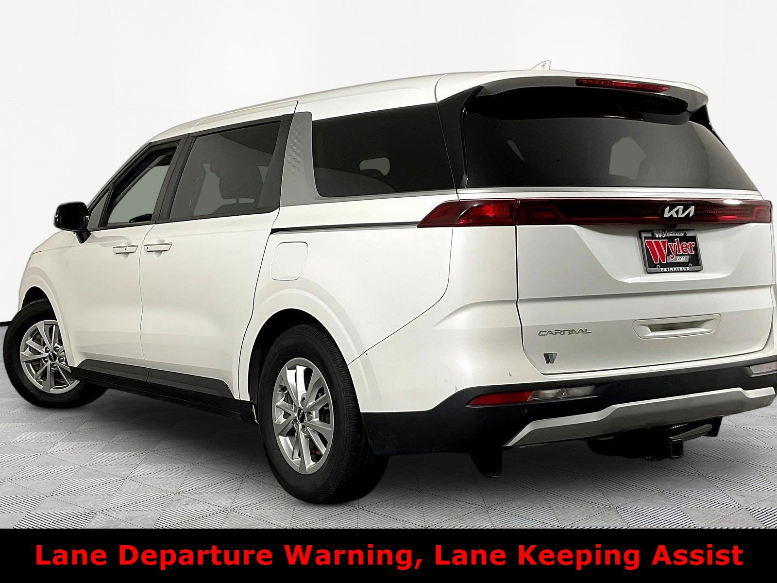Used 2023 Kia Carnival LX FWD image 4