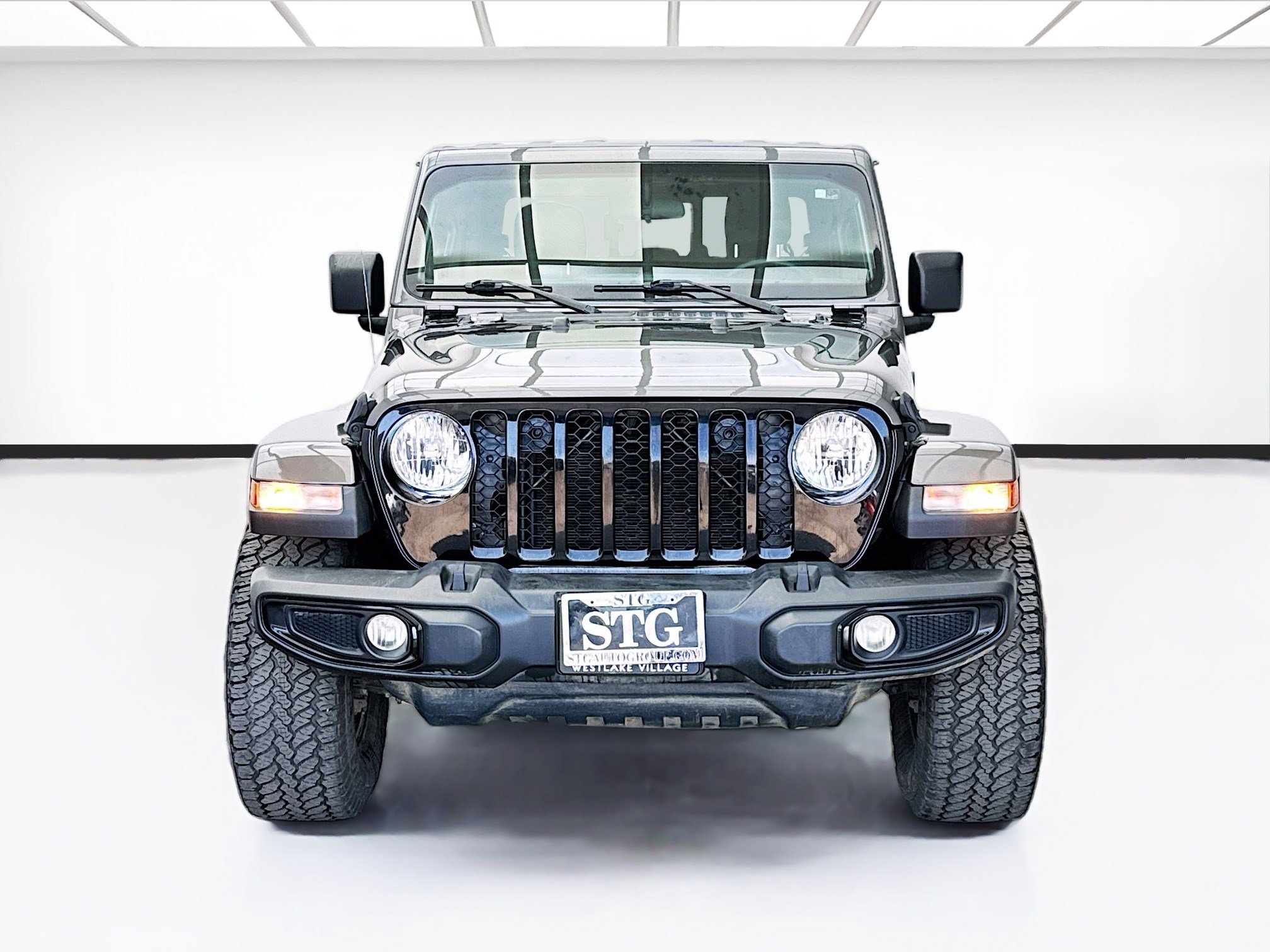 Used 2021 Jeep Gladiator Sport AWD/4WD image 2