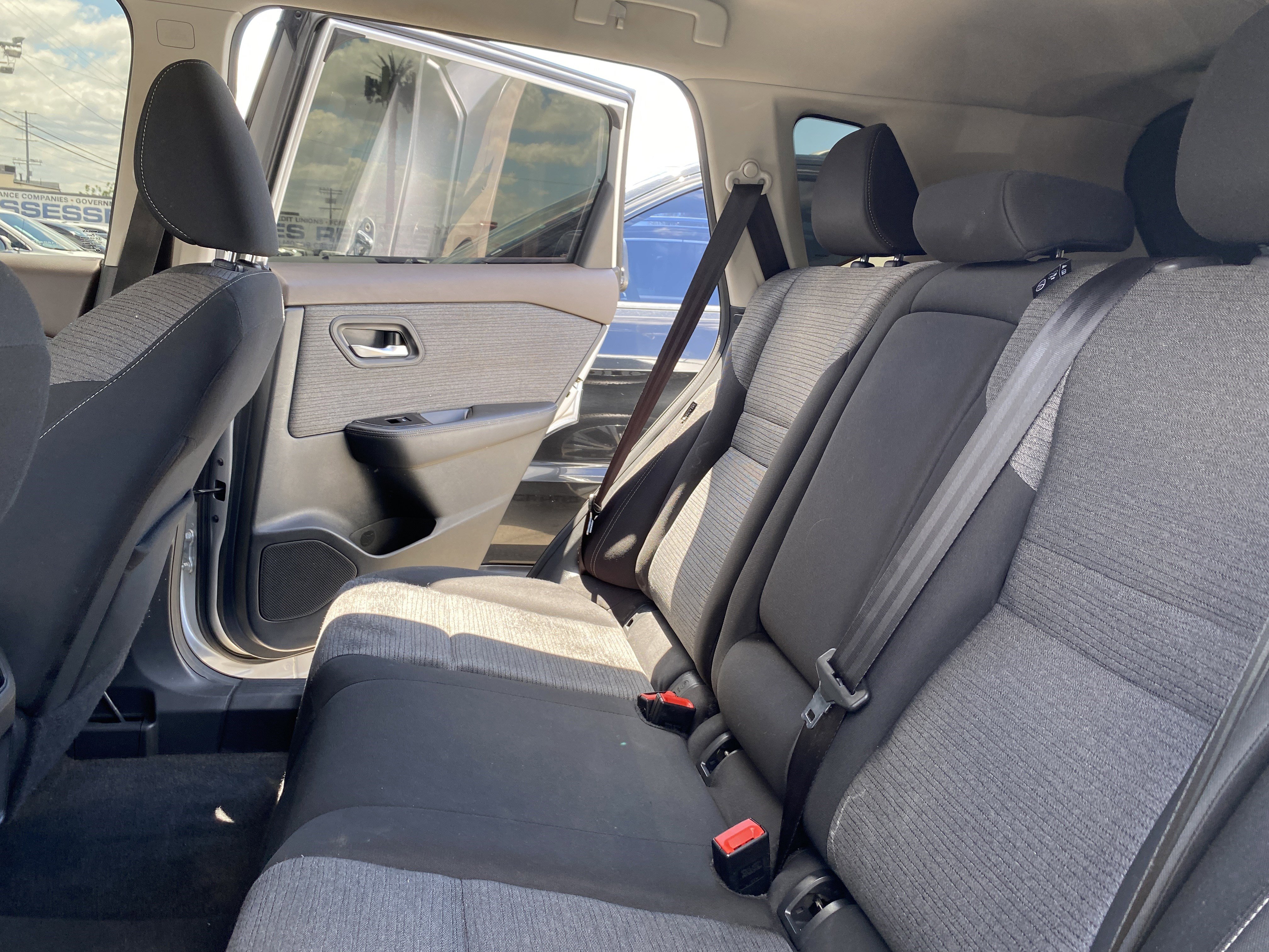 Used 2022 Nissan Rogue SV FWD image 15
