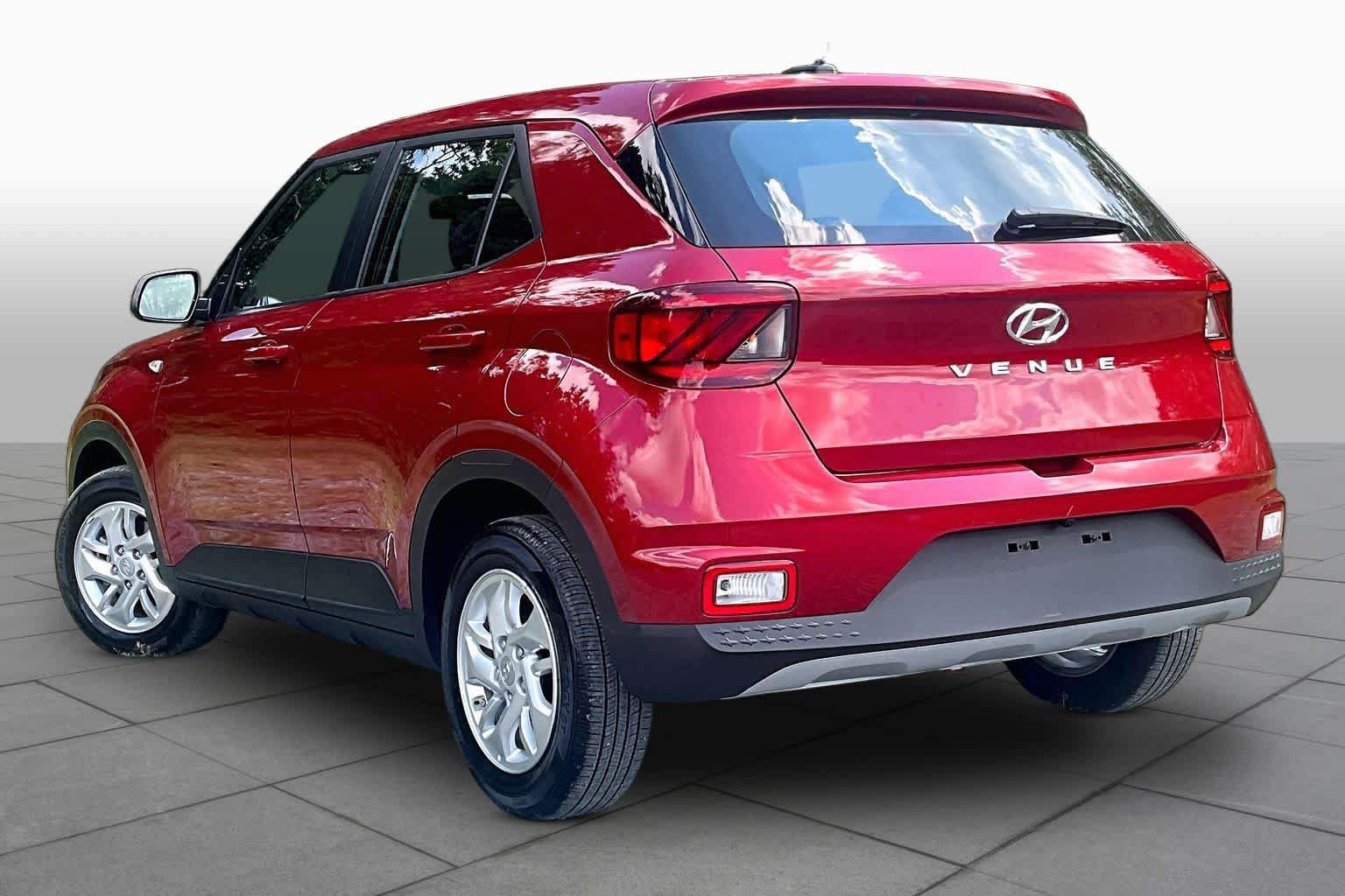 Used 2025 Hyundai Venue SE FWD image 12