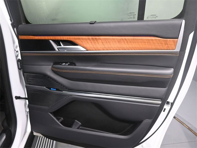 Used 2024 Jeep Grand Wagoneer L Series III image 18