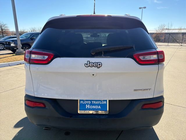 Used 2016 Jeep Cherokee Sport image 4