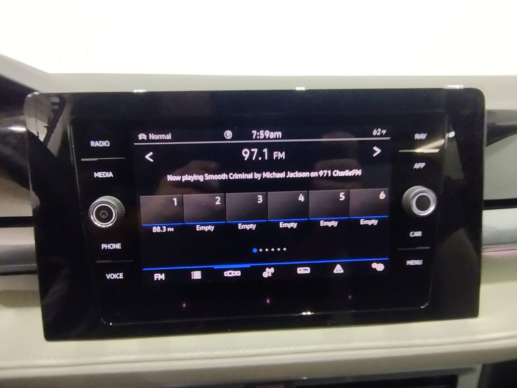 New 2025 Volkswagen Taos SEL image 26