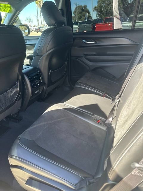 Used 2023 Jeep Grand Cherokee L Laredo RWD image 11